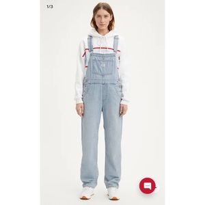Levi’s denim overalls Medium
